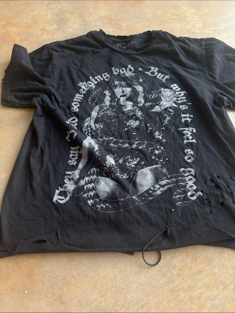 Taylor Swift Reputation DESTRUCTED TEE - Picture 2 of 6